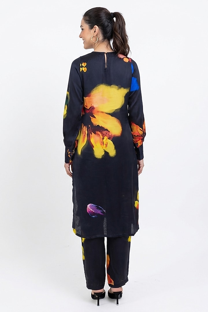 Black vegan Silk Printed Kurta Set by POP SUGAR at Pernia's Pop Up Shop
