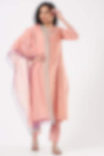 Blush Pink Embroidered Kurta Set by Pooja singhal at Pernia's Pop Up Shop