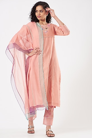 Blush Pink Embroidered Kurta Set by Pooja singhal
