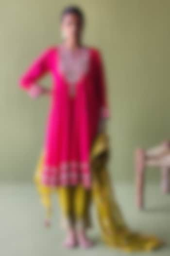 Magenta Silk Thread Embroidered Kurta Set by Pooja Singhal at Pernia's Pop Up Shop