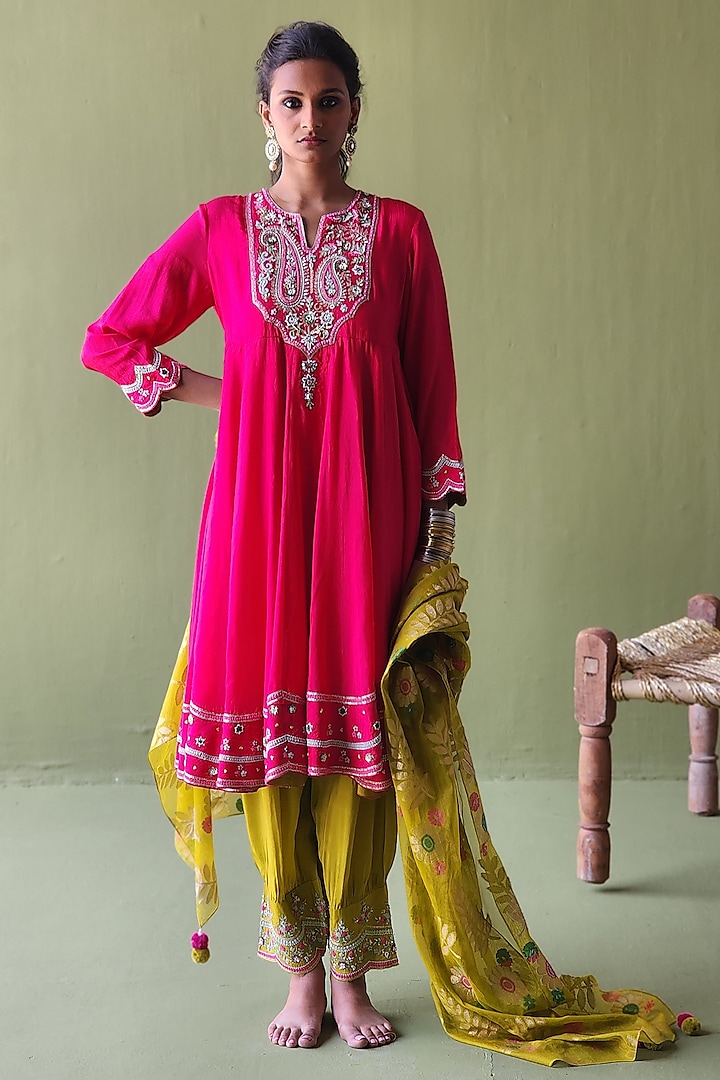 Magenta Silk Thread Embroidered Kurta Set by Pooja Singhal at Pernia's Pop Up Shop