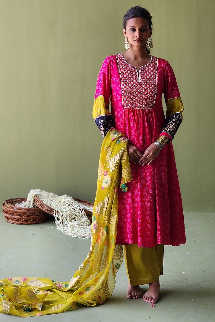 Magenta Silk Marori Embroidered & Floral Printed Kurta Set by Pooja Singhal at Pernia's Pop Up Shop