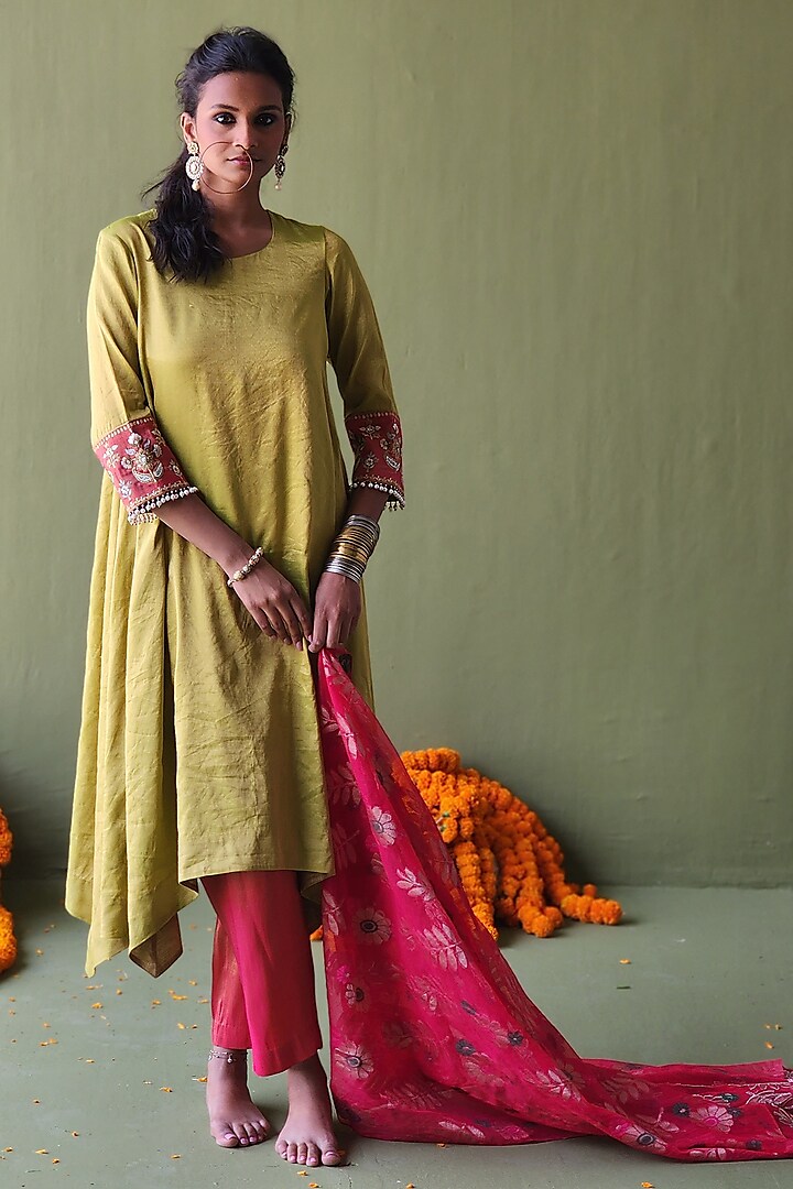 Mehendi Green Handwoven Tissue Thread Embroidered Kurta Set by Pooja Singhal at Pernia's Pop Up Shop