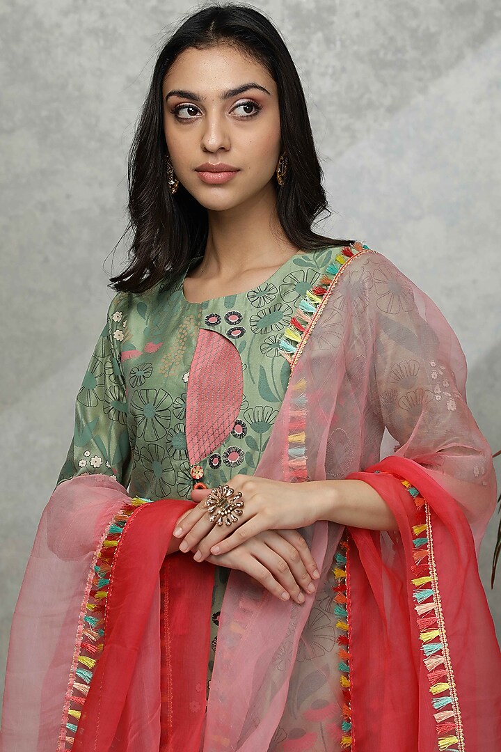 Olive Green Printed Kurta Set by Pooja singhal at Pernia's Pop Up Shop