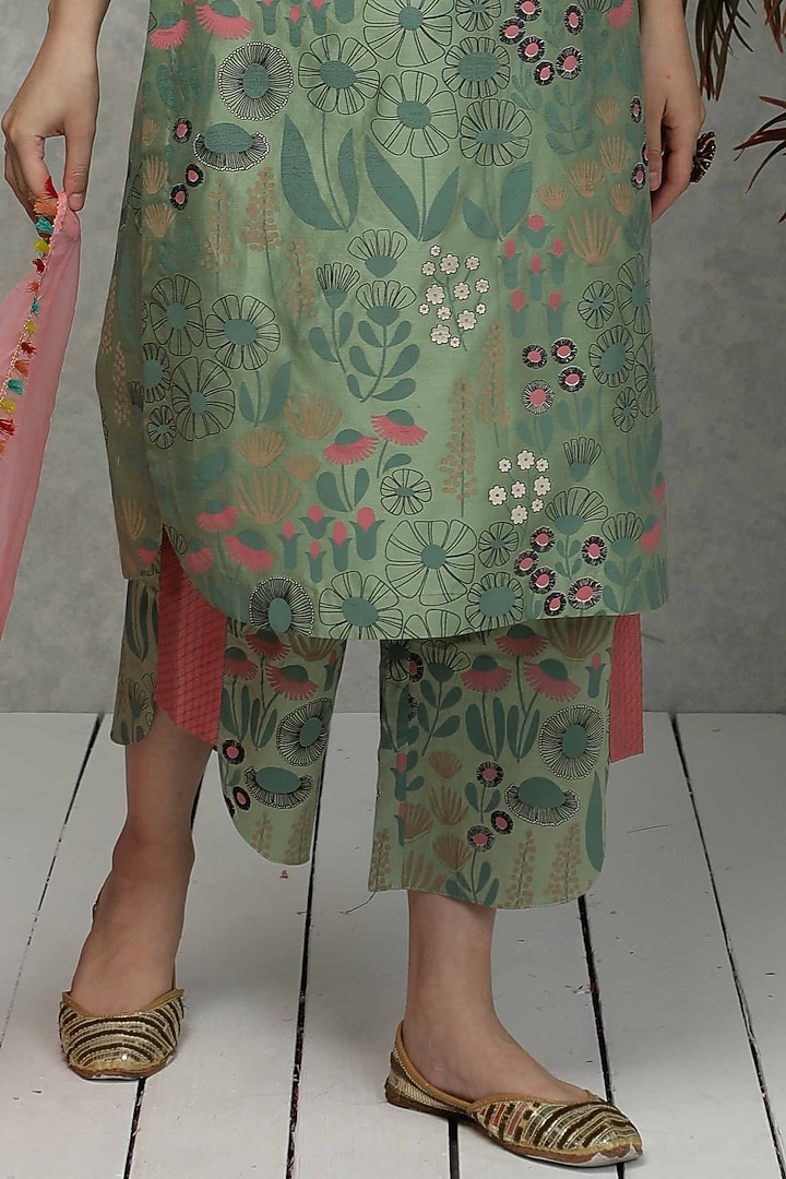 Olive Green Printed Kurta Set by Pooja singhal at Pernia's Pop Up Shop