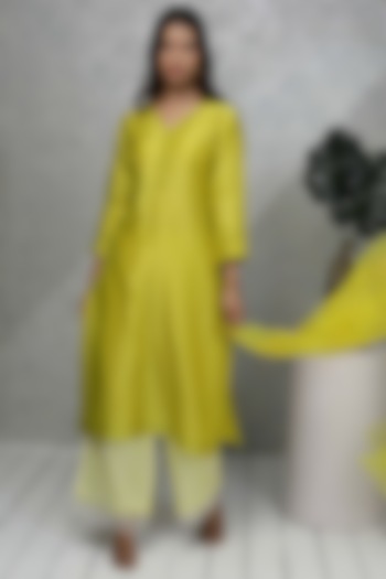 Yellow Embroidered Kurta Set by Pooja singhal at Pernia's Pop Up Shop