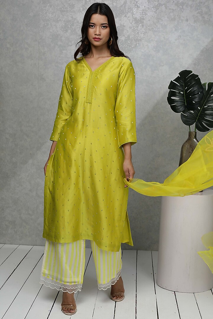 Yellow Embroidered Kurta Set by Pooja singhal at Pernia's Pop Up Shop