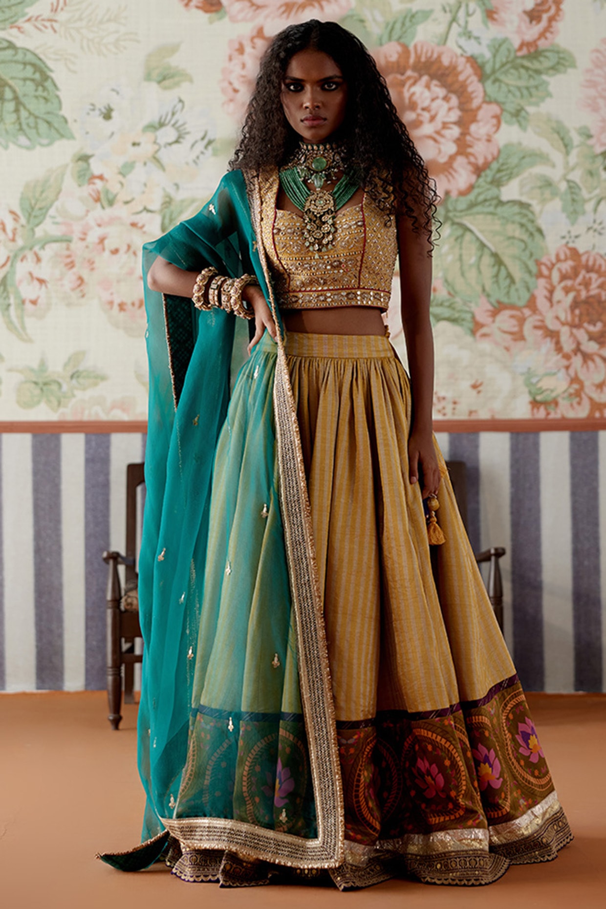 Buy Banarasi Dupatta Draping On Lehenga for Women Online from India s Luxury Designers 2024