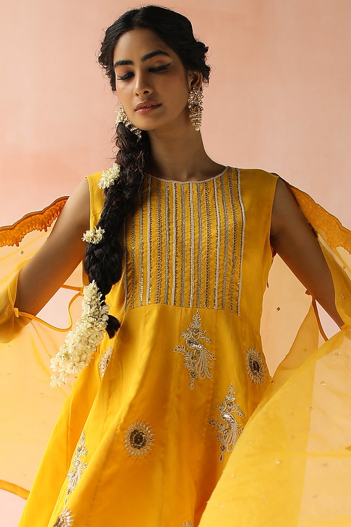 Yellow Hand Embroidered & Printed Kurta Set by Pooja singhal at Pernia's Pop Up Shop