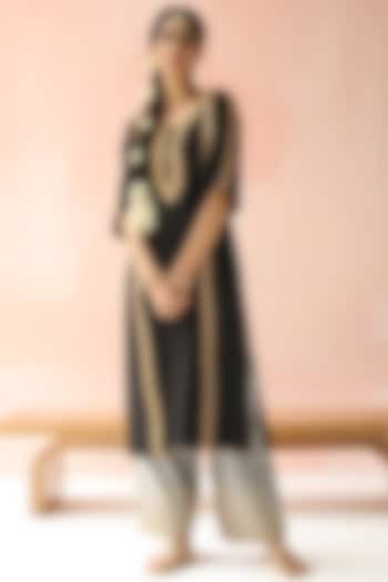 Black Hand Embroidered Kurta Set by Pooja singhal at Pernia's Pop Up Shop