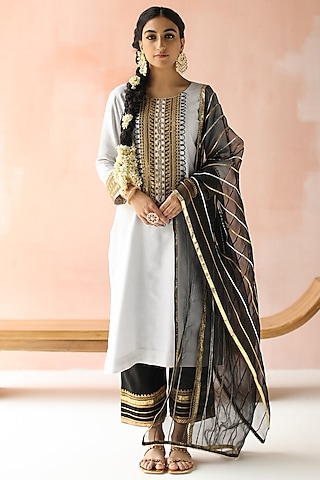 Light Grey Hand Embroidered Kurta Set by Pooja singhal