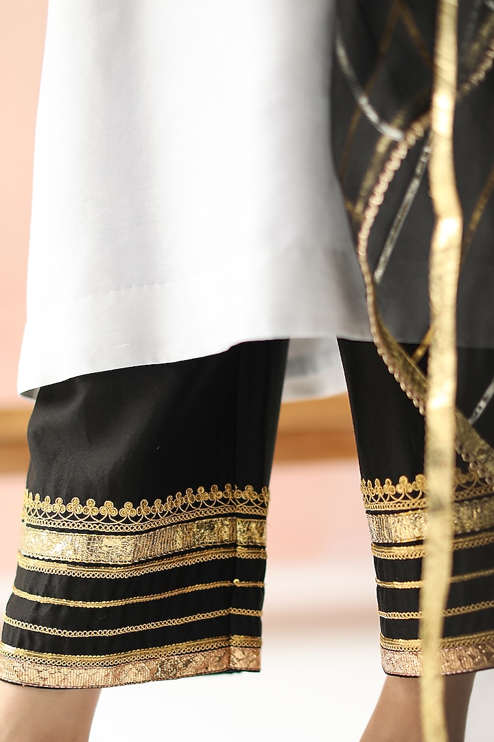 Light Grey Hand Embroidered Kurta Set by Pooja singhal at Pernia's Pop Up Shop