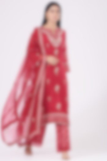 Red Embroidered Kurta Set by Pooja singhal at Pernia's Pop Up Shop