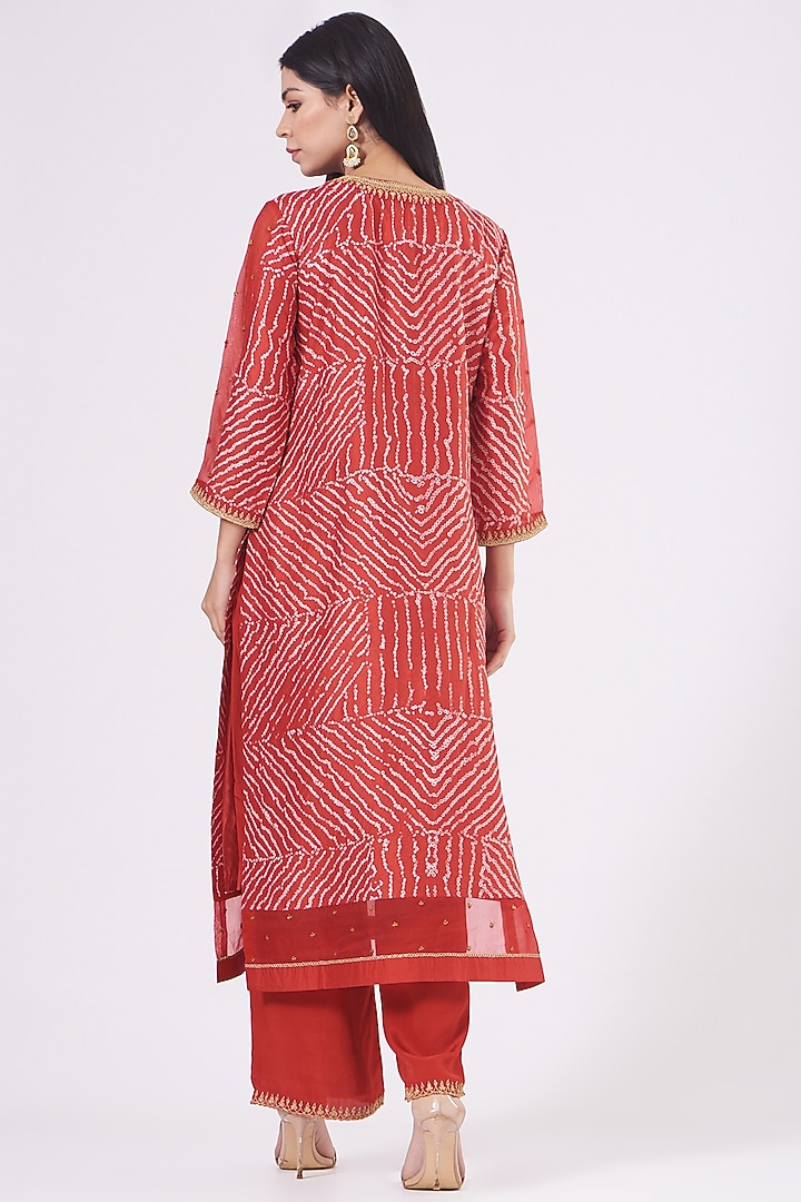 Red Embroidered Bandhani Kurta Set by Pooja singhal at Pernia's Pop Up Shop