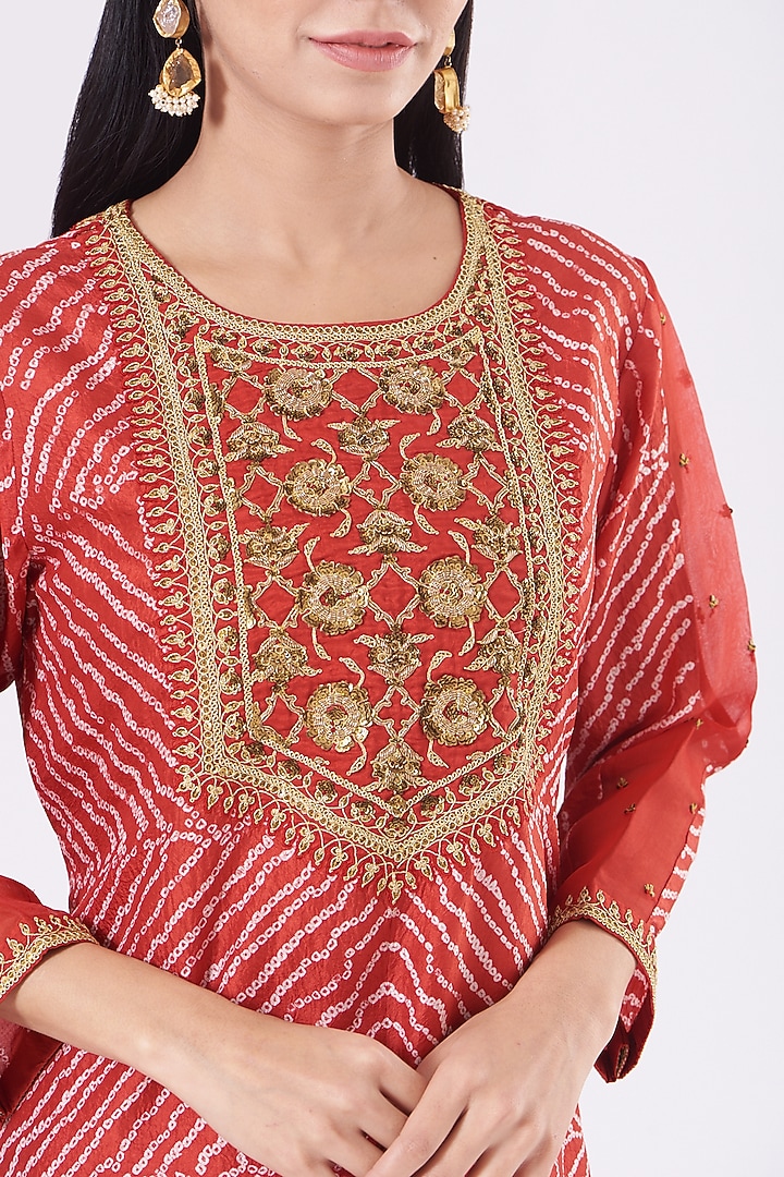 Red Embroidered Bandhani Kurta Set by Pooja singhal at Pernia's Pop Up Shop