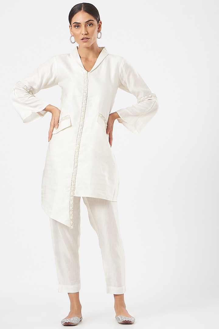 White Embroidered Asymmetrical Kurta Set by Poshak apparels