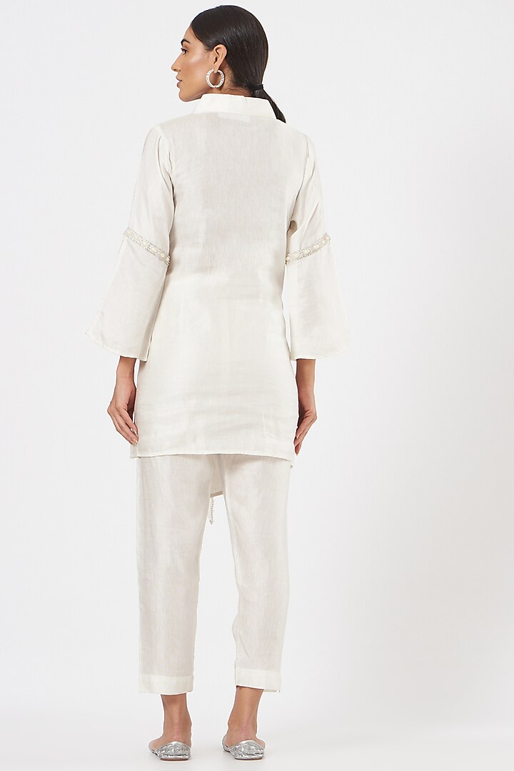 White Embroidered Asymmetrical Kurta Set by Poshak apparels at Pernia's Pop Up Shop