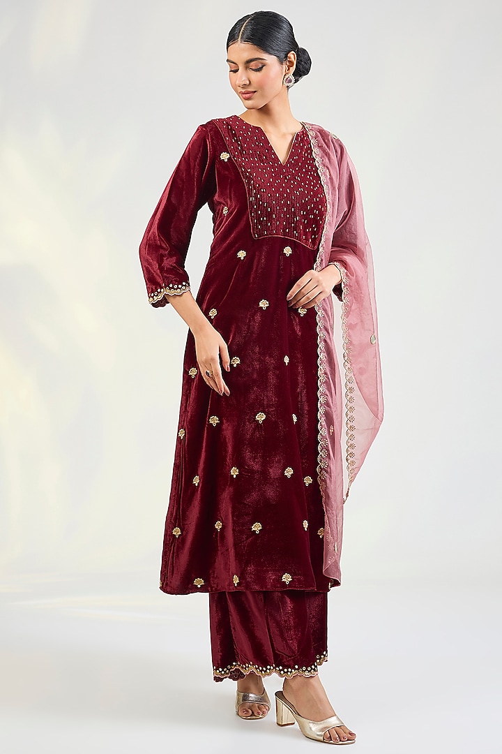 Maroon Velvet Mirror Hand Embellished Kurta Set by Pouli Pret at Pernia's Pop Up Shop