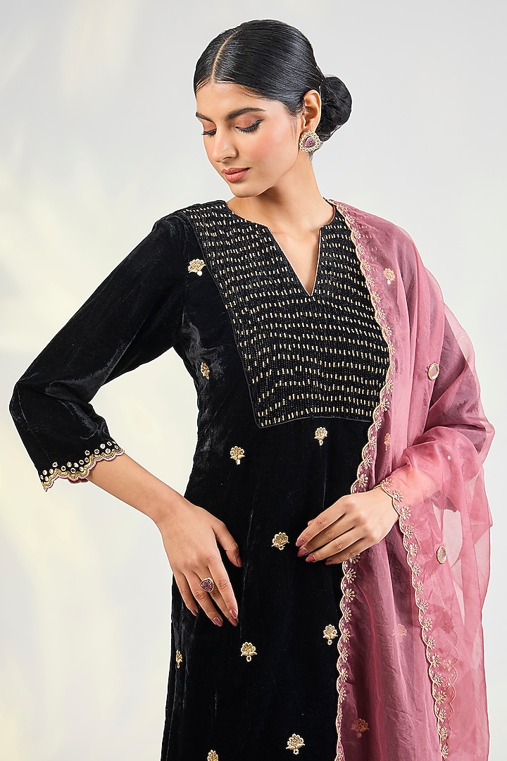 Black Velvet Mirror Hand Embellished Kurta Set by POULI at Pernia's Pop Up Shop