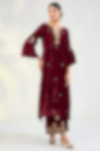 Maroon Velvet Mirror & Zardosi Embroidered Asymmetric Kurta Set by Pouli Pret at Pernia's Pop Up Shop