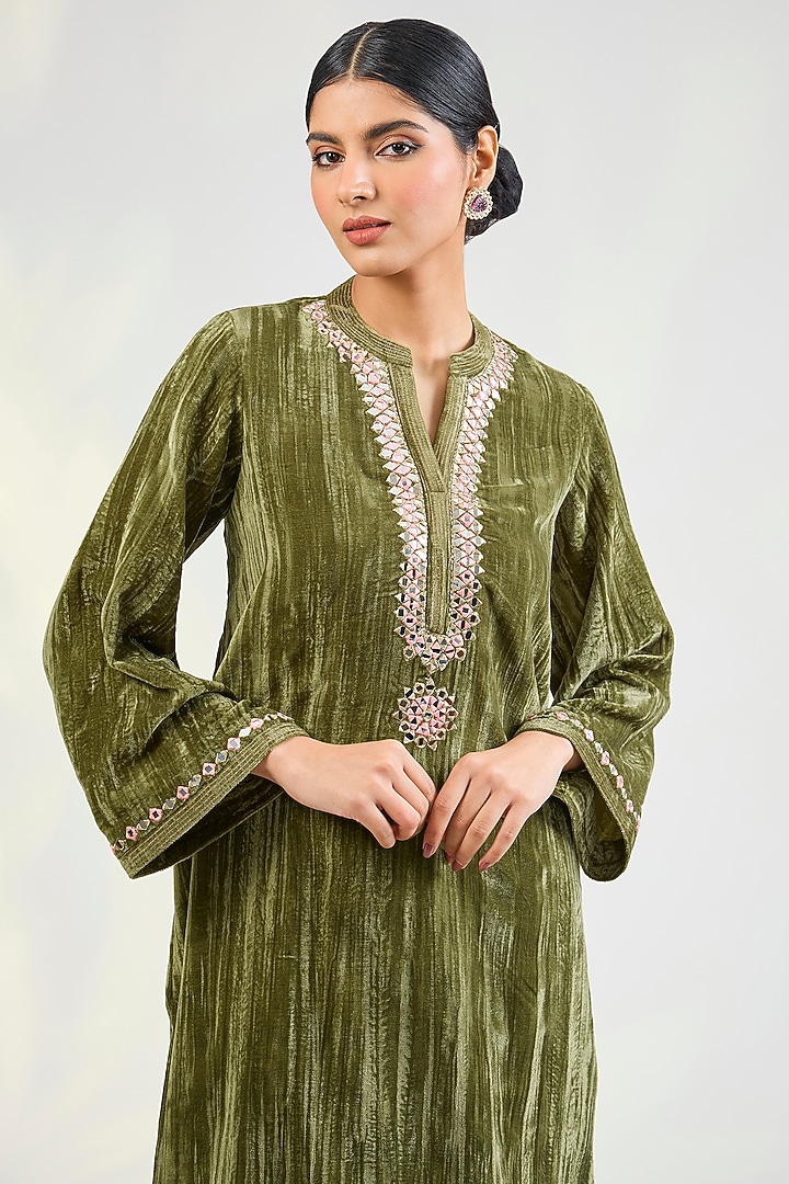 Green Velvet Mirror Embroidered Crushed Short Kurta Set by POULI at Pernia's Pop Up Shop