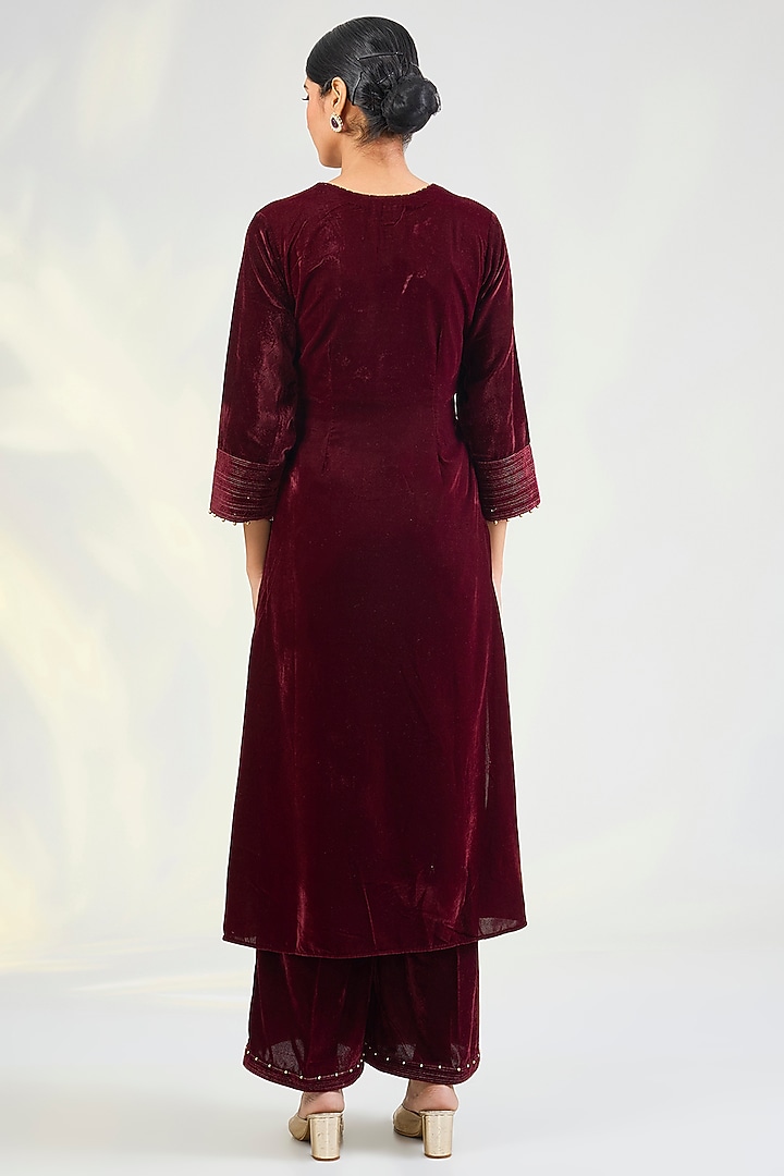 Maroon Velvet Mirror Embroidered Kurta Set by POULI at Pernia's Pop Up Shop