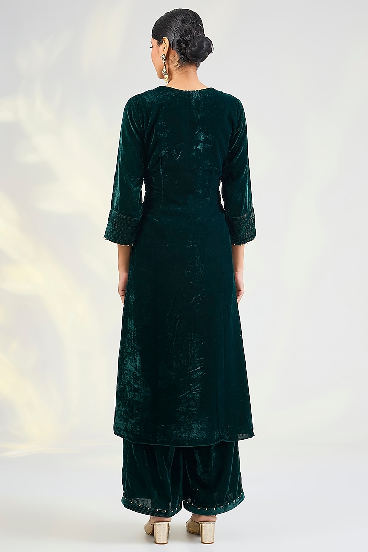 Emerald Green Velvet Mirror Embroidered Kurta Set by POULI at Pernia's Pop Up Shop