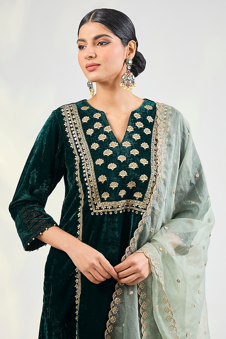 Emerald Green Velvet Mirror Embroidered Kurta Set by POULI at Pernia's Pop Up Shop