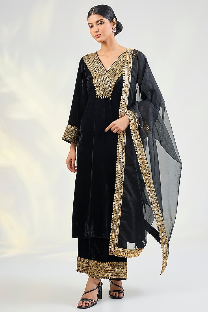 Black Velvet Mirror & Sequins Embroidered Kurta Set by Pouli Pret at Pernia's Pop Up Shop