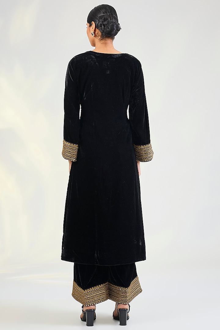 Black Velvet Mirror & Sequins Embroidered Kurta Set by POULI at Pernia's Pop Up Shop