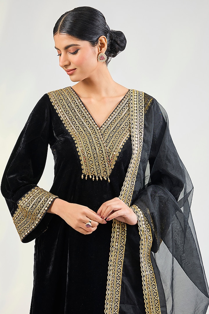 Black Velvet Mirror & Sequins Embroidered Kurta Set by POULI at Pernia's Pop Up Shop