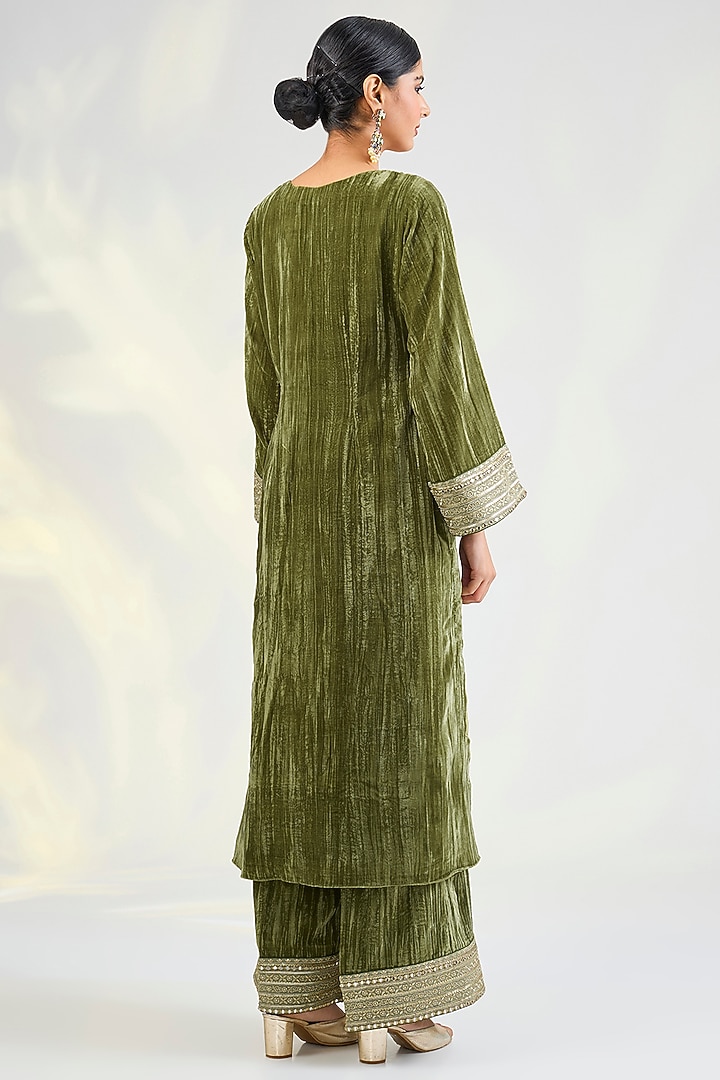 Green Velvet Mirror & Sequins Embroidered Crushed Kurta Set by POULI at Pernia's Pop Up Shop