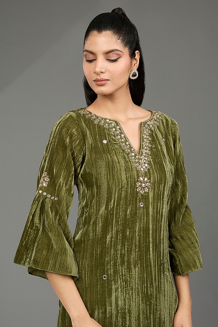 Green Velvet Mirror Embroidered Asymmetric Kurta Set by POULI at Pernia's Pop Up Shop