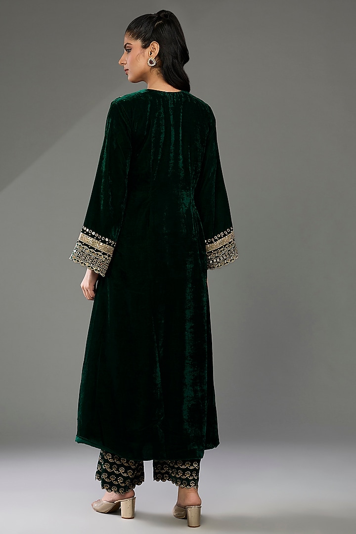 Emerald Green Velvet Hand & Machine Embroidered Kurta Set by POULI at Pernia's Pop Up Shop