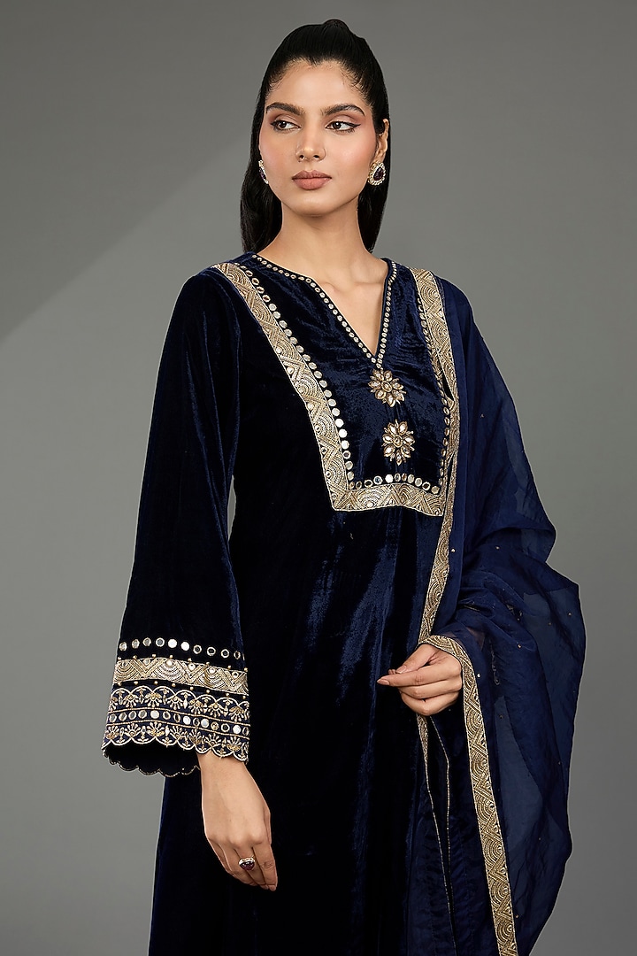 Navy Blue Velvet Hand & Machine Embroidered Kurta Set by POULI at Pernia's Pop Up Shop