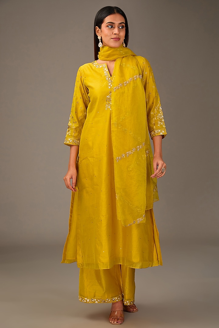 Yellow Chanderi Resham Embroidered Kurta Set by Pouli Pret at Pernia's Pop Up Shop