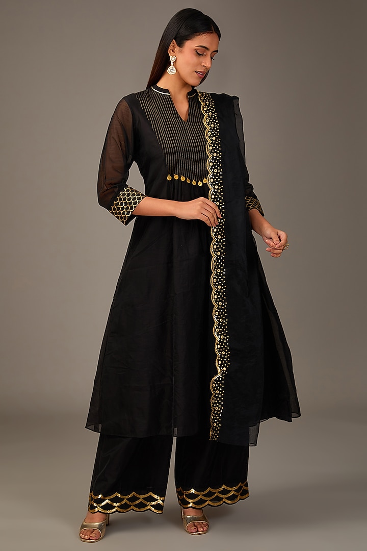 Black Chanderi Sequins Embroidered Kurta Set by Pouli Pret at Pernia's Pop Up Shop