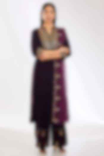 Plum Velvet Zari & Sequins Embroidered Kurta Set by Pouli Pret at Pernia's Pop Up Shop