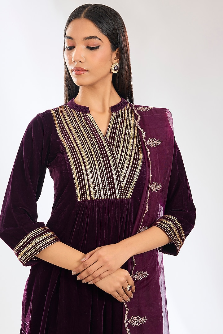 Plum Velvet Zari & Sequins Embroidered Kurta Set by POULI at Pernia's Pop Up Shop