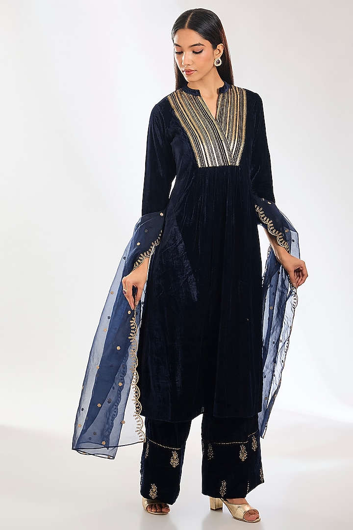 Blue Velvet Zari & Sequins Embroidered Kurta Set by Pouli Pret at Pernia's Pop Up Shop