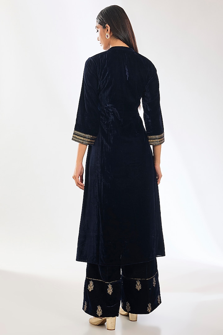 Blue Velvet Zari & Sequins Embroidered Kurta Set by POULI at Pernia's Pop Up Shop
