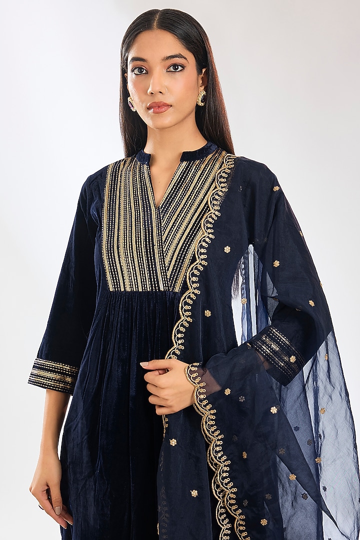 Blue Velvet Zari & Sequins Embroidered Kurta Set by POULI at Pernia's Pop Up Shop