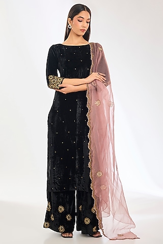 Black Velvet Zari Hand Embroidered Kurta Set by POULI