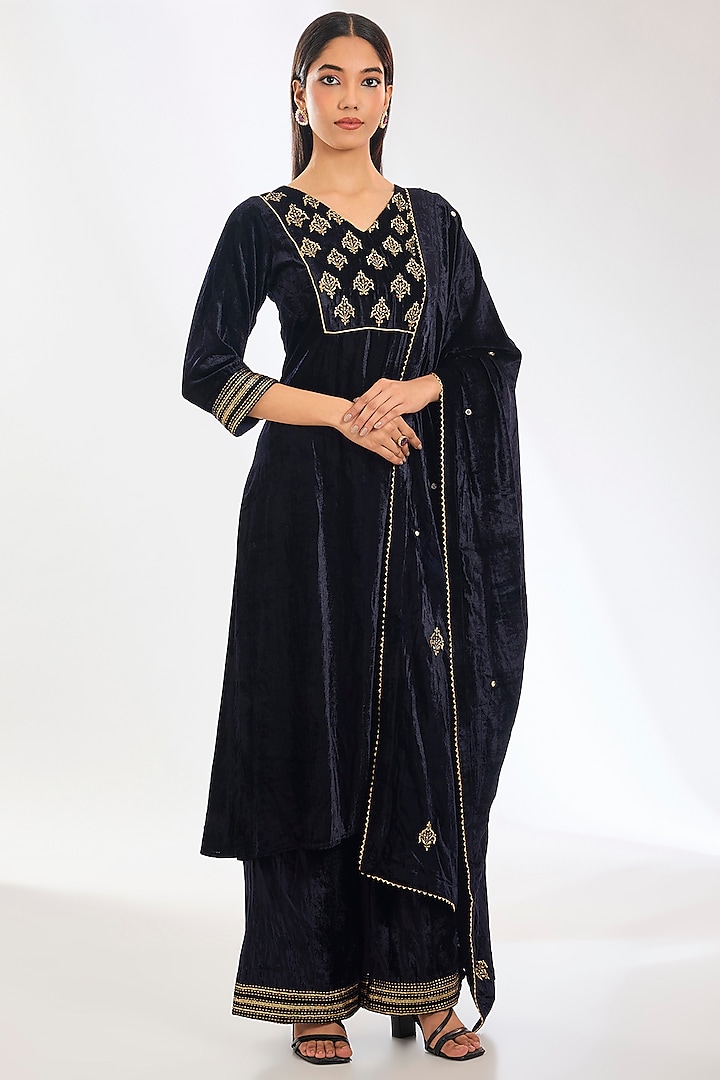 Navy Blue Velvet Hand Embroidered Kurta Set by Pouli Pret at Pernia's Pop Up Shop