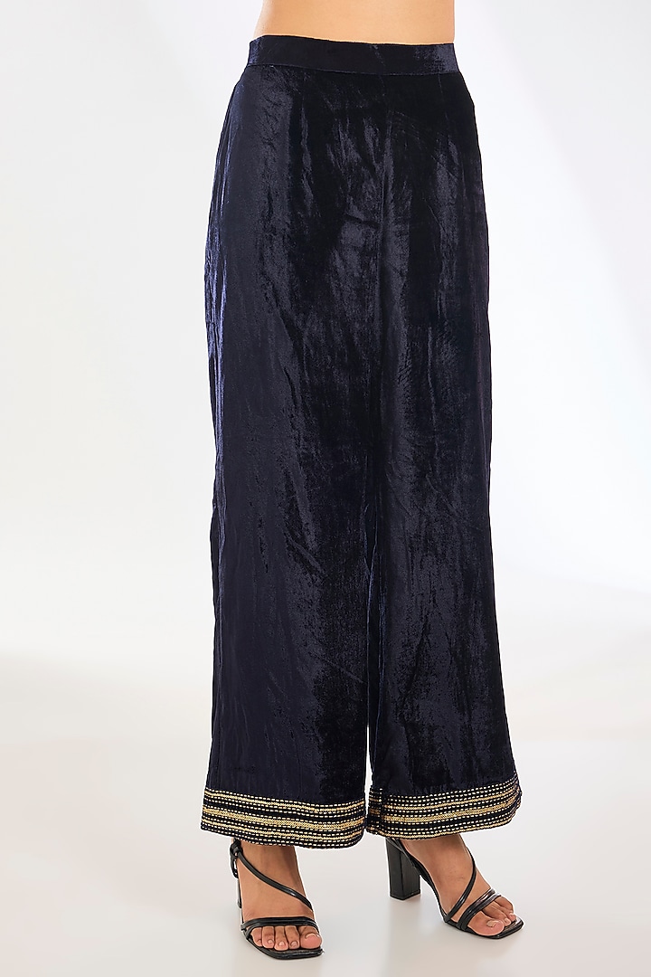 Navy Blue Velvet Hand Embroidered Kurta Set by POULI at Pernia's Pop Up Shop
