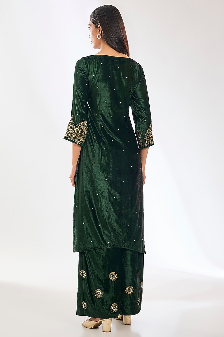 Emerald Green Velvet Zari Hand Embroidered Kurta Set by POULI at Pernia's Pop Up Shop