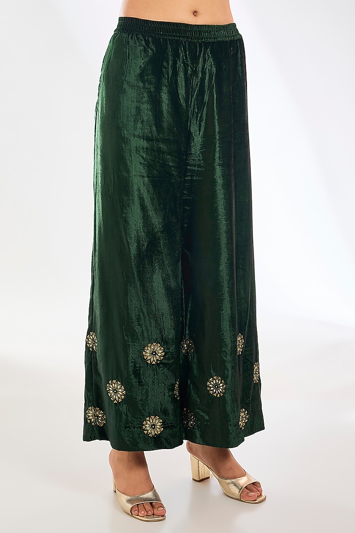 Emerald Green Velvet Zari Hand Embroidered Kurta Set by POULI at Pernia's Pop Up Shop