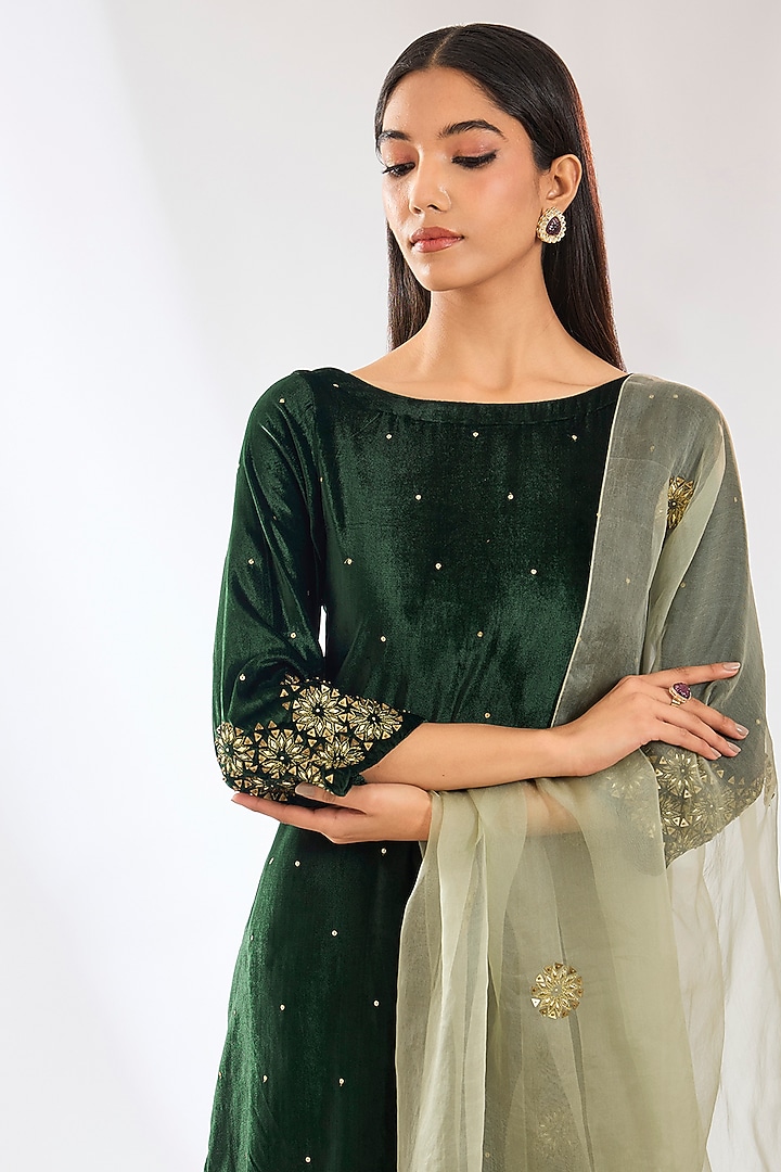 Emerald Green Velvet Zari Hand Embroidered Kurta Set by POULI at Pernia's Pop Up Shop