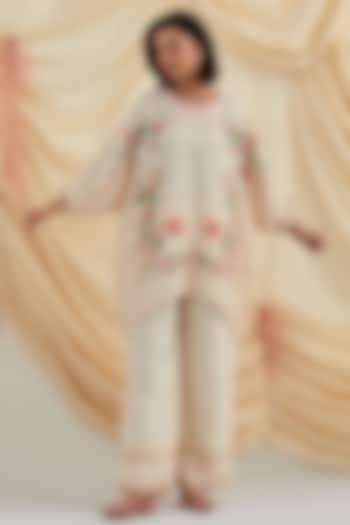Peach Pink Linen Vegan Silk Floral Embroidered Kurta Set by POZRUH at Pernia's Pop Up Shop