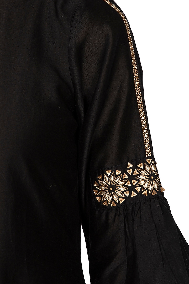 Black embroidered kurta with pants by POULI at Pernia's Pop Up Shop